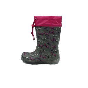 Zimske čizme za djevojku u sivom luku